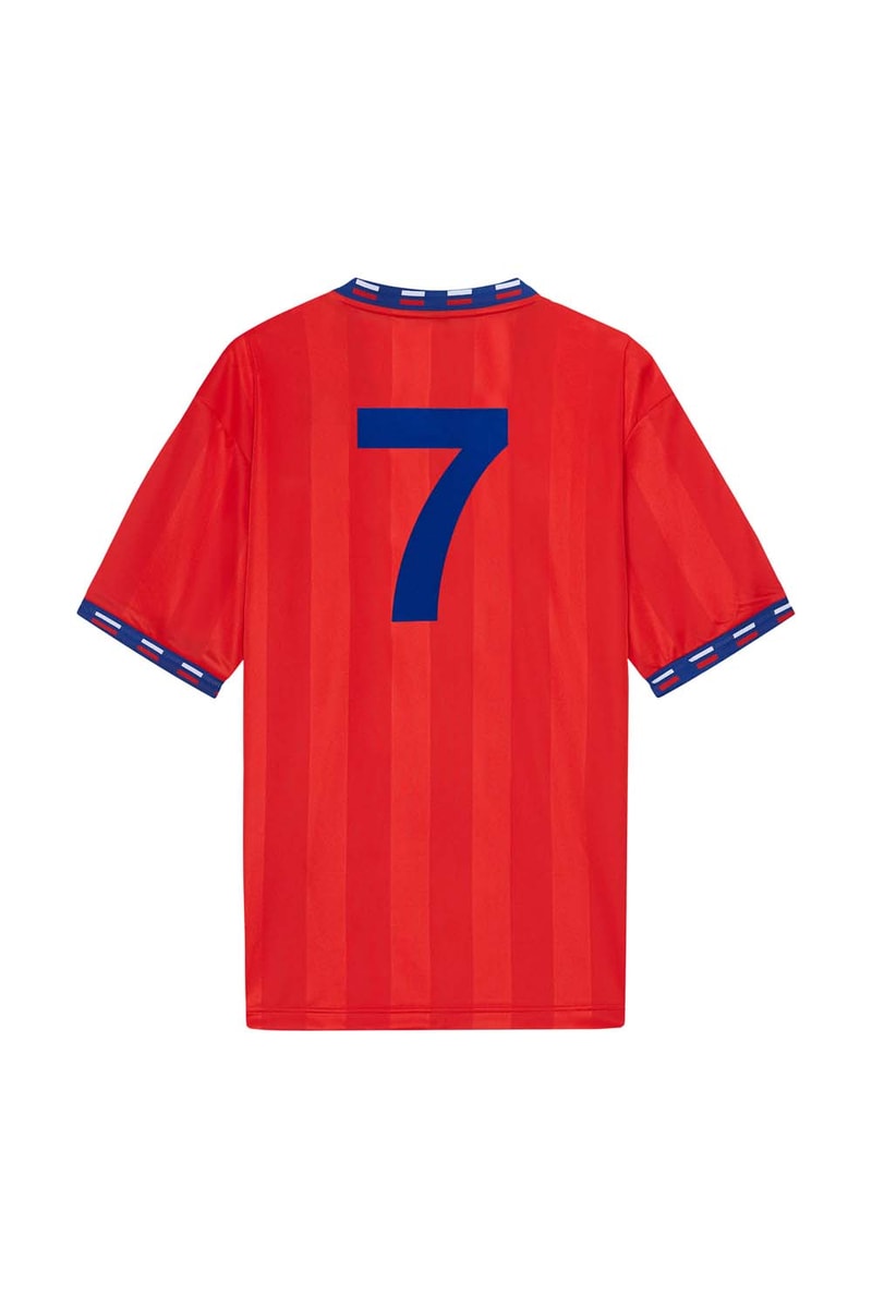 Gosha Rubchinskiy x adidas によるロシアW杯記念のコラボアイテム一覧が解禁 ロシア国旗をインスピレーション源としたポップでストリートなアイテムが多数ラインアップ 2018 FIFAワールドカップロシア Gosha Rubchinskiy ゴーシャ・ラブチンスキー adidas アディダス ロシア キリル文字 サッカーシャツ スウェット スリーストライプス 三本線 Predator 18+ Boot Dover Street Market Ginza リテーラー HYPEBEAST ハイプビースト