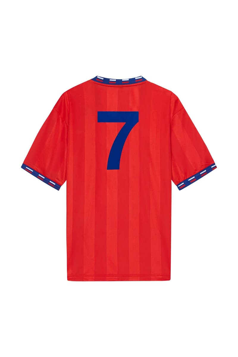 Gosha Rubchinskiy x adidas によるロシアW杯記念のコラボアイテム一覧が解禁 ロシア国旗をインスピレーション源としたポップでストリートなアイテムが多数ラインアップ 2018 FIFAワールドカップロシア Gosha Rubchinskiy ゴーシャ・ラブチンスキー adidas アディダス ロシア キリル文字 サッカーシャツ スウェット スリーストライプス 三本線 Predator 18+ Boot Dover Street Market Ginza リテーラー HYPEBEAST ハイプビースト