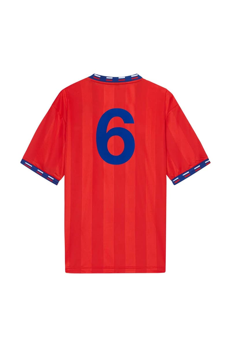 Gosha Rubchinskiy x adidas によるロシアW杯記念のコラボアイテム一覧が解禁 ロシア国旗をインスピレーション源としたポップでストリートなアイテムが多数ラインアップ 2018 FIFAワールドカップロシア Gosha Rubchinskiy ゴーシャ・ラブチンスキー adidas アディダス ロシア キリル文字 サッカーシャツ スウェット スリーストライプス 三本線 Predator 18+ Boot Dover Street Market Ginza リテーラー HYPEBEAST ハイプビースト