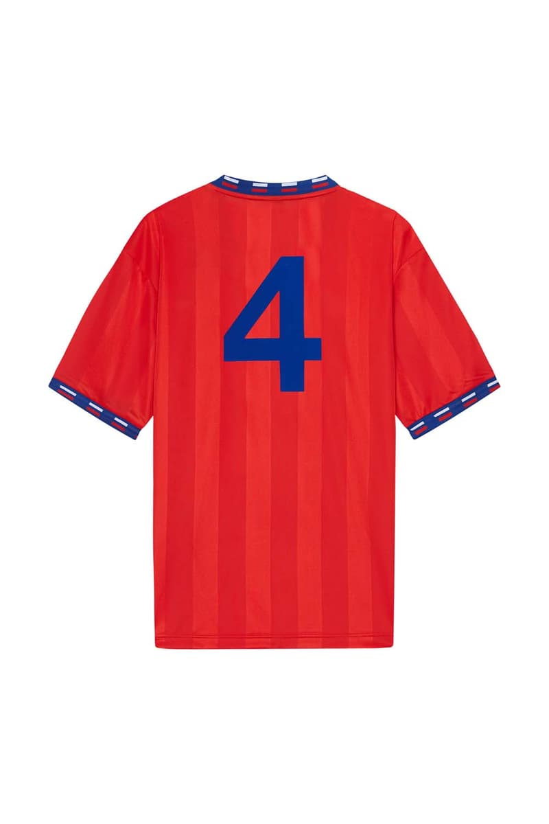 Gosha Rubchinskiy x adidas によるロシアW杯記念のコラボアイテム一覧が解禁 ロシア国旗をインスピレーション源としたポップでストリートなアイテムが多数ラインアップ 2018 FIFAワールドカップロシア Gosha Rubchinskiy ゴーシャ・ラブチンスキー adidas アディダス ロシア キリル文字 サッカーシャツ スウェット スリーストライプス 三本線 Predator 18+ Boot Dover Street Market Ginza リテーラー HYPEBEAST ハイプビースト