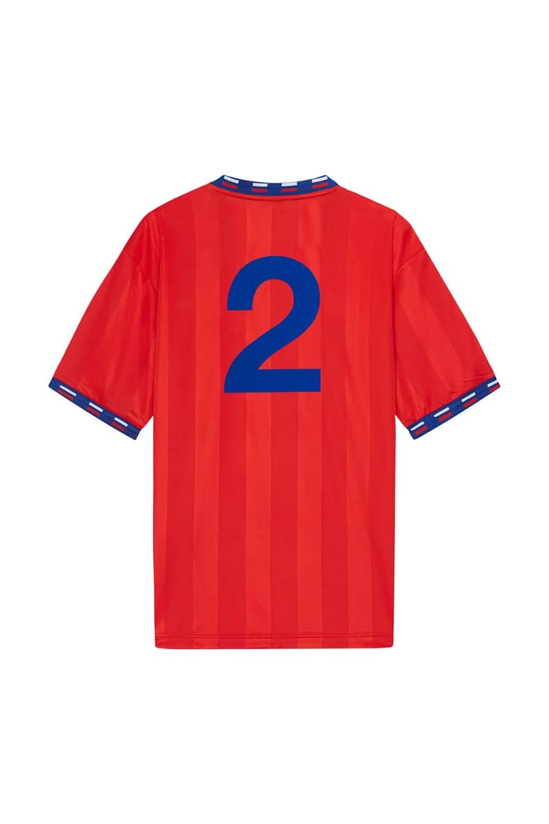 Gosha Rubchinskiy x adidas によるロシアW杯記念のコラボアイテム一覧が解禁 ロシア国旗をインスピレーション源としたポップでストリートなアイテムが多数ラインアップ 2018 FIFAワールドカップロシア Gosha Rubchinskiy ゴーシャ・ラブチンスキー adidas アディダス ロシア キリル文字 サッカーシャツ スウェット スリーストライプス 三本線 Predator 18+ Boot Dover Street Market Ginza リテーラー HYPEBEAST ハイプビースト