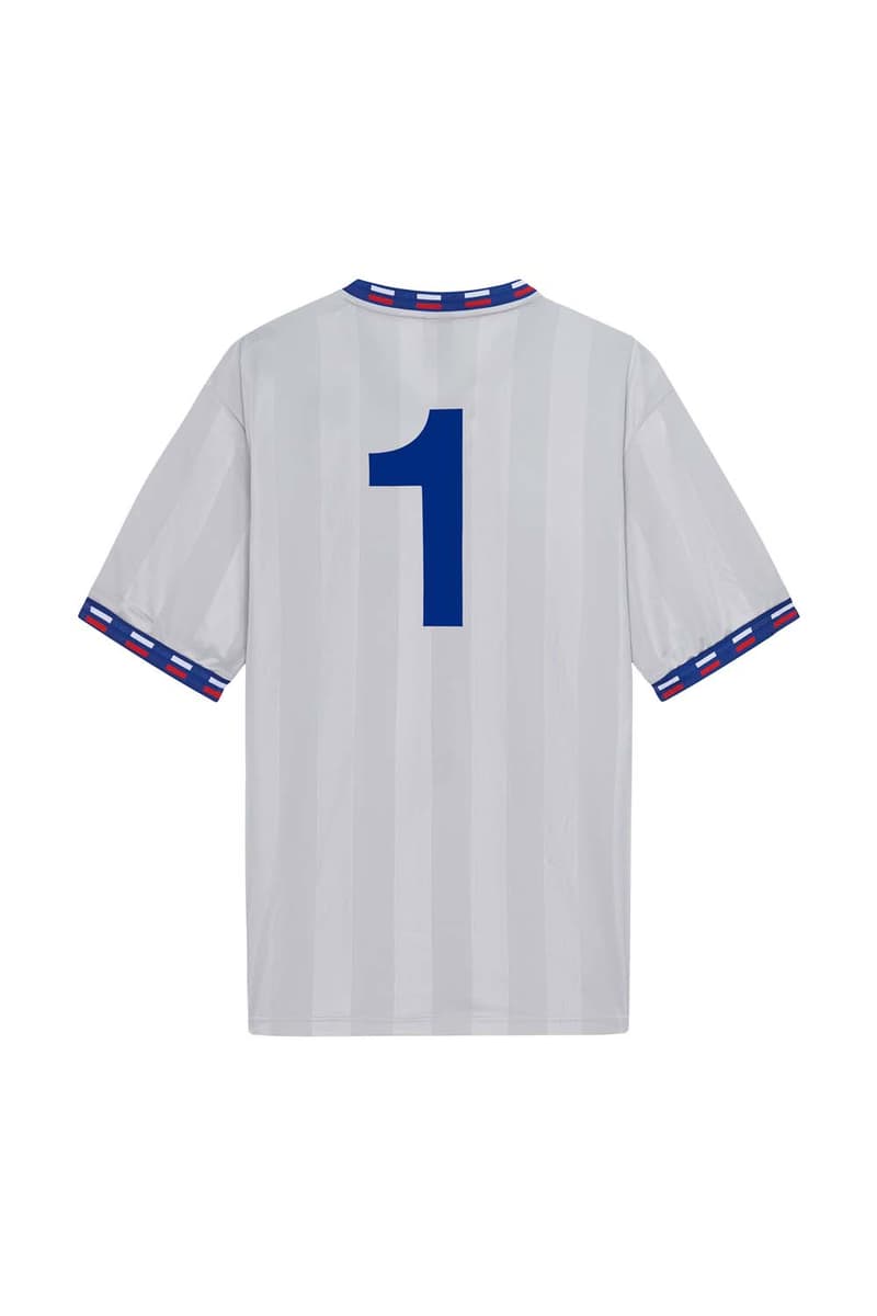 Gosha Rubchinskiy x adidas によるロシアW杯記念のコラボアイテム一覧が解禁 ロシア国旗をインスピレーション源としたポップでストリートなアイテムが多数ラインアップ 2018 FIFAワールドカップロシア Gosha Rubchinskiy ゴーシャ・ラブチンスキー adidas アディダス ロシア キリル文字 サッカーシャツ スウェット スリーストライプス 三本線 Predator 18+ Boot Dover Street Market Ginza リテーラー HYPEBEAST ハイプビースト