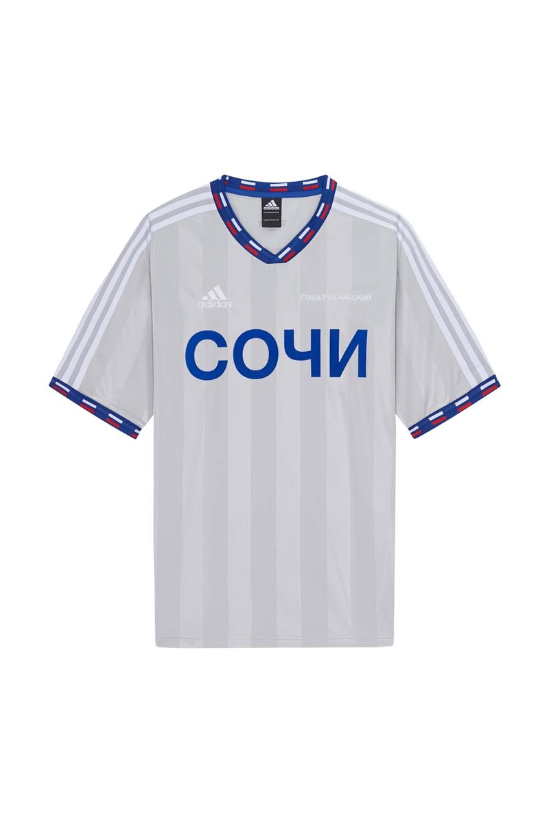 Gosha Rubchinskiy x adidas によるロシアW杯記念のコラボアイテム一覧が解禁 ロシア国旗をインスピレーション源としたポップでストリートなアイテムが多数ラインアップ 2018 FIFAワールドカップロシア Gosha Rubchinskiy ゴーシャ・ラブチンスキー adidas アディダス ロシア キリル文字 サッカーシャツ スウェット スリーストライプス 三本線 Predator 18+ Boot Dover Street Market Ginza リテーラー HYPEBEAST ハイプビースト
