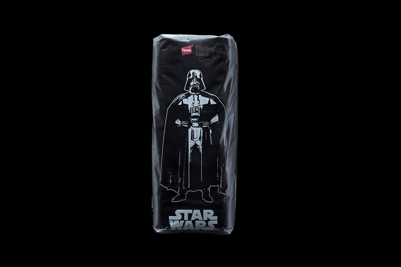 Hanes Japan Fit からSF映画の金字塔『スター・ウォーズ』を招聘した特別限定パックシリーズが登場 コラボプロジェクト第1弾では、新定番“Japan Fit”にダークサイドの象徴的キャラクターをプリントした2型のデザインパックを展開 Kate Moss ケイト・モス Kendall Jenner ケンダル・ジェンナー Supreme シュプリーム STÜSSY ステューシー Hanes ヘインズ スターウォーズ 赤パック 青パック ゴールドパック Japan Fit ジャパンフィット ストームルーバー ダース・ヴェイダー 2018年6月29日（金） HYPEBEAST ハイプビースト