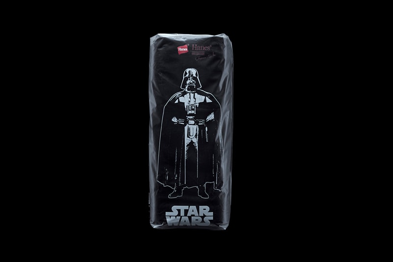 Hanes Japan Fit からSF映画の金字塔『スター・ウォーズ』を招聘した特別限定パックシリーズが登場 コラボプロジェクト第1弾では、新定番“Japan Fit”にダークサイドの象徴的キャラクターをプリントした2型のデザインパックを展開 Kate Moss ケイト・モス Kendall Jenner ケンダル・ジェンナー Supreme シュプリーム STÜSSY ステューシー Hanes ヘインズ スターウォーズ 赤パック 青パック ゴールドパック Japan Fit ジャパンフィット ストームルーバー ダース・ヴェイダー 2018年6月29日（金） HYPEBEAST ハイプビースト