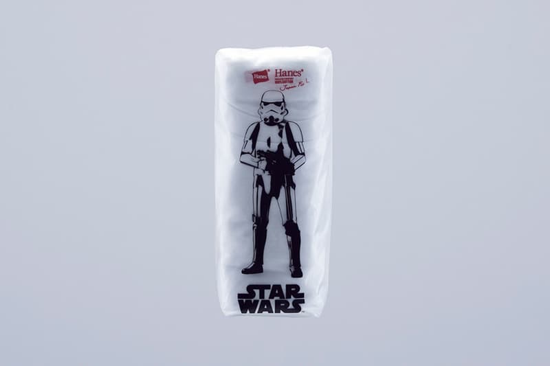 Hanes Japan Fit からSF映画の金字塔『スター・ウォーズ』を招聘した特別限定パックシリーズが登場 コラボプロジェクト第1弾では、新定番“Japan Fit”にダークサイドの象徴的キャラクターをプリントした2型のデザインパックを展開 Kate Moss ケイト・モス Kendall Jenner ケンダル・ジェンナー Supreme シュプリーム STÜSSY ステューシー Hanes ヘインズ スターウォーズ 赤パック 青パック ゴールドパック Japan Fit ジャパンフィット ストームルーバー ダース・ヴェイダー 2018年6月29日（金） HYPEBEAST ハイプビースト