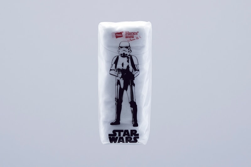 Hanes Japan Fit からSF映画の金字塔『スター・ウォーズ』を招聘した特別限定パックシリーズが登場 コラボプロジェクト第1弾では、新定番“Japan Fit”にダークサイドの象徴的キャラクターをプリントした2型のデザインパックを展開 Kate Moss ケイト・モス Kendall Jenner ケンダル・ジェンナー Supreme シュプリーム STÜSSY ステューシー Hanes ヘインズ スターウォーズ 赤パック 青パック ゴールドパック Japan Fit ジャパンフィット ストームルーバー ダース・ヴェイダー 2018年6月29日（金） HYPEBEAST ハイプビースト