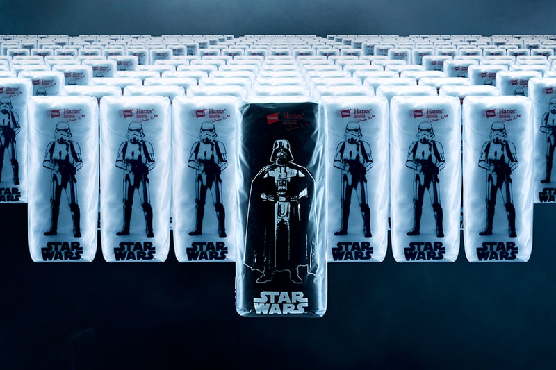 Hanes Japan Fit からSF映画の金字塔『スター・ウォーズ』を招聘した特別限定パックシリーズが登場 コラボプロジェクト第1弾では、新定番“Japan Fit”にダークサイドの象徴的キャラクターをプリントした2型のデザインパックを展開 Kate Moss ケイト・モス Kendall Jenner ケンダル・ジェンナー Supreme シュプリーム STÜSSY ステューシー Hanes ヘインズ スターウォーズ 赤パック 青パック ゴールドパック Japan Fit ジャパンフィット ストームルーバー ダース・ヴェイダー 2018年6月29日（金） HYPEBEAST ハイプビースト