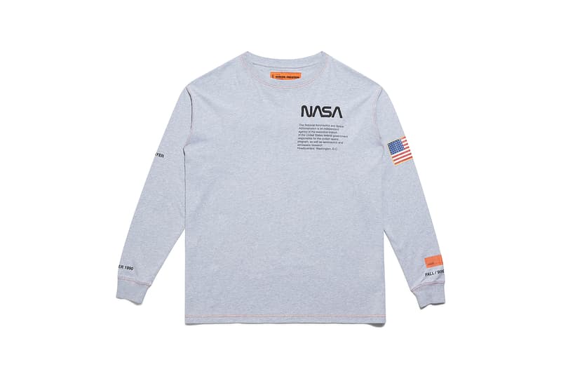 NASA と Carhartt WIP をパートナーに迎えた Heron Preston “PUBLIC FIGURE” コレクション アイテム一覧 2010年代の名作ストリートウェアになる可能性を秘めた〈Heron Preston〉の意欲作を一挙ご紹介 〈Heron Preston(ヘロン プレストン)〉の2018年秋冬コレクション“PUBLIC FIGURE”が遂に解禁の時を迎えた。今回は宇宙開発において多大なる功績を残し続ける「NASA(アメリカ航空宇宙局)」、そしてワークウェアの雄〈Carhartt WIP(カーハート ワークインプログレス)〉をパートナーに招聘し、主役級のアパレル&アクセサリーを豊富なラインアップでお届けする。 「NASA」とのコラボレーションでは、同連邦機関を象徴するホワイト、レッド、ブルーの3色を用いて、1975年当時のロゴと星条旗のパッチを随所に配置。また、フーディ、セーター、スウェットパンツ、Tシャツなどには“BASE LAYER”や“FALL/WINTER 1990”というテキストとともに、「NASA」の組織概要がプリントされている。その中でも宇宙服を彷彿されるアウターやシルバーコーティングを施したデニムジャケットは、2010年代の名作ストリートウェアとして後世に語り継がれるポテンシャルを秘めている人気の筆頭候補だろう。 その一方で、〈Carhartt WIP〉と共同製作した各種アパレルは、老舗ワークウェアレーベルが誇る頑丈なダッックキャンバスをベースに、ダブルニーのワークパンツや、オレンジのッジッパーテープが小粋なアクセントを加えるジャケットとベストなどを用意。また、〈Carhartt〉と〈Heron Preston〉両方のパッチを配したTシャツやツリーカモのポーチバッグ、“СТИЛЬ(ロシア語でスタイルの意)”のスパンコール入りビーニーなど、比較的低プライスで展開されるであろうアイテムも頭を悩ませるものばかりだ。 〈Heron Preston〉x「NASA」は7月27日(金)から、〈Heron Preston〉x〈Carhartt WIP〉は今年12月から一部取扱店舗にて発売開始。 ちなみに、今年10月に「NASA」と〈Vans(ヴァンズ)〉のコラボスニーカーがリリースされるかもという噂はご存知?