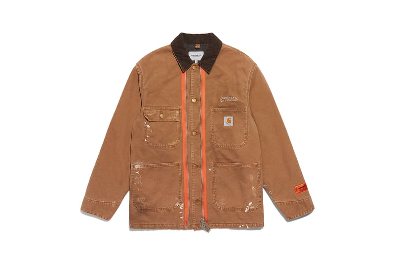 NASA と Carhartt WIP をパートナーに迎えた Heron Preston “PUBLIC FIGURE” コレクション アイテム一覧 2010年代の名作ストリートウェアになる可能性を秘めた〈Heron Preston〉の意欲作を一挙ご紹介 〈Heron Preston(ヘロン プレストン)〉の2018年秋冬コレクション“PUBLIC FIGURE”が遂に解禁の時を迎えた。今回は宇宙開発において多大なる功績を残し続ける「NASA(アメリカ航空宇宙局)」、そしてワークウェアの雄〈Carhartt WIP(カーハート ワークインプログレス)〉をパートナーに招聘し、主役級のアパレル&アクセサリーを豊富なラインアップでお届けする。 「NASA」とのコラボレーションでは、同連邦機関を象徴するホワイト、レッド、ブルーの3色を用いて、1975年当時のロゴと星条旗のパッチを随所に配置。また、フーディ、セーター、スウェットパンツ、Tシャツなどには“BASE LAYER”や“FALL/WINTER 1990”というテキストとともに、「NASA」の組織概要がプリントされている。その中でも宇宙服を彷彿されるアウターやシルバーコーティングを施したデニムジャケットは、2010年代の名作ストリートウェアとして後世に語り継がれるポテンシャルを秘めている人気の筆頭候補だろう。 その一方で、〈Carhartt WIP〉と共同製作した各種アパレルは、老舗ワークウェアレーベルが誇る頑丈なダッックキャンバスをベースに、ダブルニーのワークパンツや、オレンジのッジッパーテープが小粋なアクセントを加えるジャケットとベストなどを用意。また、〈Carhartt〉と〈Heron Preston〉両方のパッチを配したTシャツやツリーカモのポーチバッグ、“СТИЛЬ(ロシア語でスタイルの意)”のスパンコール入りビーニーなど、比較的低プライスで展開されるであろうアイテムも頭を悩ませるものばかりだ。 〈Heron Preston〉x「NASA」は7月27日(金)から、〈Heron Preston〉x〈Carhartt WIP〉は今年12月から一部取扱店舗にて発売開始。 ちなみに、今年10月に「NASA」と〈Vans(ヴァンズ)〉のコラボスニーカーがリリースされるかもという噂はご存知?