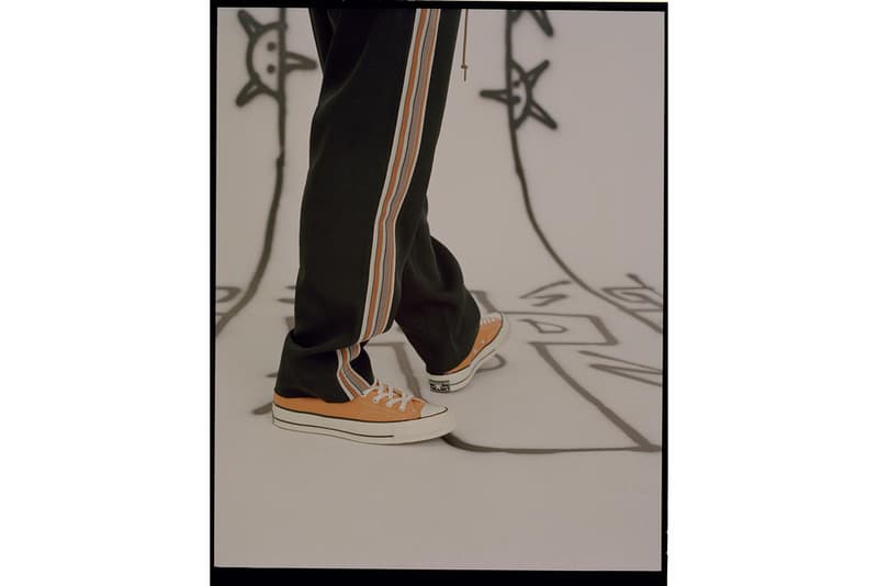 ロンドンの名門セレクトショップ Goodhood より70年代スケートカルチャーに傾倒した2018年春夏ルックブックが到着 〈NEIGHBORHOOD〉や〈WACKO MARIA〉といった国内ブランドのキーピースを多用したスケータールック ロンドンの老舗リテーラー『Goodhood（グッドフッド）』が、同ショップで取り扱う2018年春夏アイテムに焦点を当てた最新ルックブックを発表。“Locals Only” と題された今エディトリアルでは、アメリカ西海岸・ベニスビーチの伝説的スケート集団、Z-BOYSの元メンバーによって1970年代に設立されたブランド〈DOGTOWN（ドッグタウン）〉のスピリットの表現。パターンシャツ、ルーズフィットパンツを中心にレザージャケットやバンダナ、ハット類を用いて、オールドスクールなスケートカルチャーの空気感漂うスタイリングを提案している。  〈NEIGHBORHOOD（ネイバーフッド）〉、〈WACKO MARIA（ワコ マリア）〉、〈Needles（ニードルズ）〉といった世界基準の日本ブランドを筆頭に、〈Gosha Rubchinskiy（ゴーシャ ラブチンスキー）〉、〈CMMN SWDN（コモン スウェーデン）〉、〈Norse Projects（ノース プロジェクツ）〉、〈Brain Dead（ブレイン デッド）〉などの今季のキーアイテムを要所要所でフィーチャー。またサングラスやフットウェアには、〈sun buddies（サン バディーズ）〉、〈Super By Retrosuperfuture®（スーパー バイ レトロスーパーフューチャー）〉、〈Converse（コンバース）〉のアイテムをセレクトしている。  まずは上のフォトロールより各ルックを確認し、気になるアイテムがあれば『Goodhood』のオンラインストアもあわせてチェックしてみては？  『HYPEBEAST』限定公開となる〈FACETASM（ファセッタズム）〉のファッションストーリーや、〈adidas（アディダス）〉の最新フットウェア X18が主役を飾る東京ベイサイドで撮影したオリジナルルックブックなどもお見逃しなく。