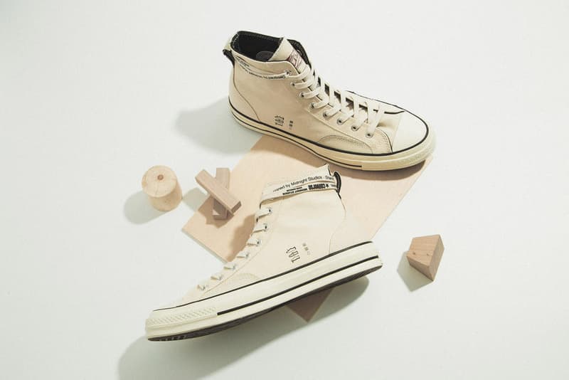 Midnight Studios x Converse のコラボレーションモデルにクローズアップ 裏表を反転させたChuck Taylor ’70とOne Starが登場 Shane Gonzalez（シェーン・ゴンザレス）のティーザー公開によりその存在が気になっていた人も多いであろう、〈Midnight Studios（ミッドナイト スタジオ）〉と〈Converse（コンバース）〉のコラボレーションシューズにクローズアップ。本コレクションでは、Chuck Taylor All Star ’70とOne Starの2型の裏表を反転させることで、斬新ながらも大きな違和感を感じることのない生成りのキャンバススニーカーを展開する。  Chuck Taylorはシグネチャーであるアンクルパッチまで内側へ隠れてしまっているものの、通常は見えることのないシュータン裏のディテールが顔を覗かせ、一方のOne Starはサイドの星がステッチで表現されているため、どことなくオリジナルに近い外観となっている。また、どちらのモデルにも〈Midnight Studios〉と〈Converse〉のブランディングを配したシューレースをループ。若きShaneのクリエイティブマインドを落とし込んだChuck Taylor All Star ’70とOne Starは現在、厳選された一部リテーラーにて販売中だ。  あわせて、〈Converse〉が日本で立ち上げた国内初のスケートボーディングライン〈CONVERSE SKATEBOARDING〉の情報もチェックしておこう。