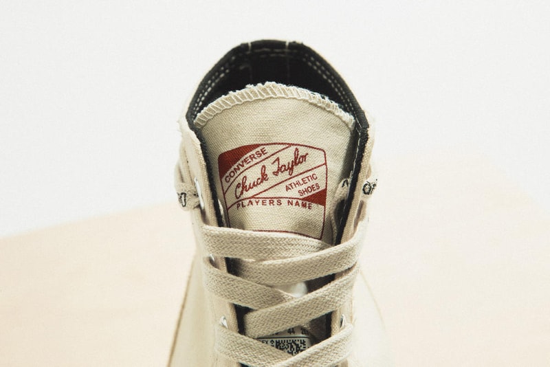 Midnight Studios x Converse のコラボレーションモデルにクローズアップ 裏表を反転させたChuck Taylor ’70とOne Starが登場 Shane Gonzalez（シェーン・ゴンザレス）のティーザー公開によりその存在が気になっていた人も多いであろう、〈Midnight Studios（ミッドナイト スタジオ）〉と〈Converse（コンバース）〉のコラボレーションシューズにクローズアップ。本コレクションでは、Chuck Taylor All Star ’70とOne Starの2型の裏表を反転させることで、斬新ながらも大きな違和感を感じることのない生成りのキャンバススニーカーを展開する。  Chuck Taylorはシグネチャーであるアンクルパッチまで内側へ隠れてしまっているものの、通常は見えることのないシュータン裏のディテールが顔を覗かせ、一方のOne Starはサイドの星がステッチで表現されているため、どことなくオリジナルに近い外観となっている。また、どちらのモデルにも〈Midnight Studios〉と〈Converse〉のブランディングを配したシューレースをループ。若きShaneのクリエイティブマインドを落とし込んだChuck Taylor All Star ’70とOne Starは現在、厳選された一部リテーラーにて販売中だ。  あわせて、〈Converse〉が日本で立ち上げた国内初のスケートボーディングライン〈CONVERSE SKATEBOARDING〉の情報もチェックしておこう。