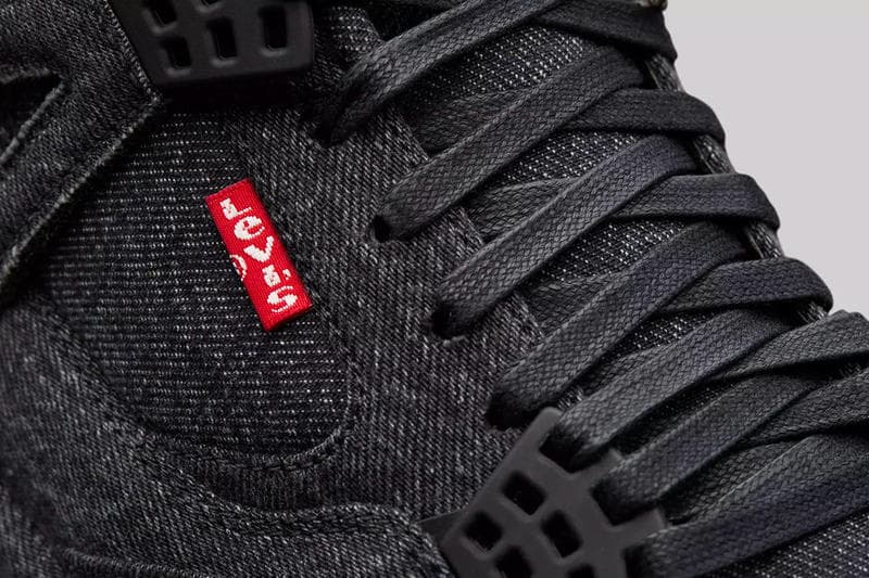 Levi's® x Air Jordan 4 のコラボ第2弾でもデニムジャケットの発売が判明 初回リリースのデザインを踏襲したリバーシブルのデニムジャケットをブラックとホワイトの2色で展開