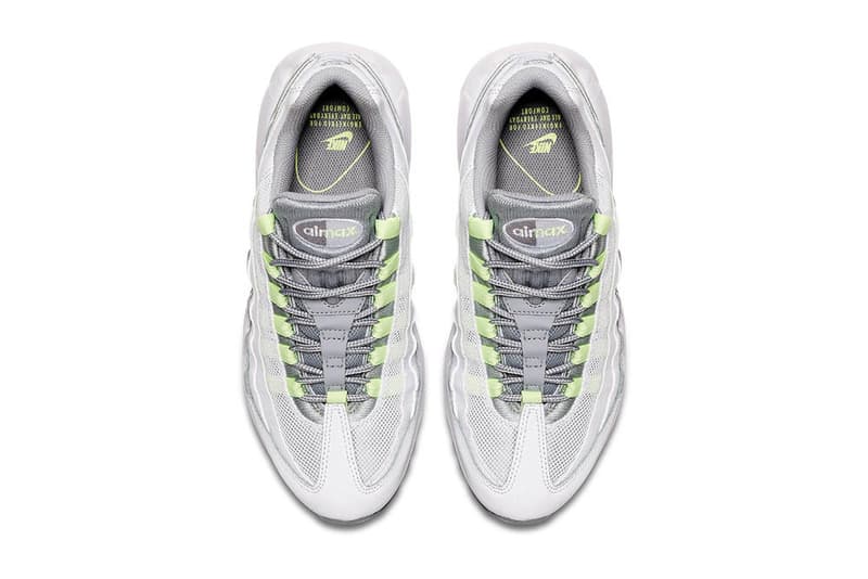Nike Air Max 95 にナイトアウトで真価を発揮する新色 “Neon” が追加 今野直隆のMAGIC STICK AF1 VIPを彷彿させるホワイトを基調にしたAM95 日本におけるAir Max 95の存在価値は、他のどのスニーカーにも代えがたいものがある。それは現代ストリートを支える若者から〈Levi's®️(リーバイス)〉のヴィンテージデニムを履いた渋い大人まで、スニーカーと洋服をこよなく愛する人たちの足元を今なお支えていることが象徴している。 このセルジオ・ロザーノの発明品に、ホワイトを基調とした“Neon”の新色が仲間入り。人体の構造に着想を得たアッパーとミッドソールを白一色、そしてシュータンを眩しいシルバーで仕上げたクリーンな本作は、〈Nike(ナイキ)〉のシグネチャー カラーである細部のネオンイエローがアクセントをプラス。また、反射素材を用いた3Mのシューレースガードにより、ナイトライフにも映える一足となっている。 東京のストリートでこそ真価を発揮するであろうAir Max 95 “Neon”は、まもなく〈Nike〉の直営店ならびに一部キーアカウントにデリバリーされる見込みだ。 AM95マニアの方は、セリエAの名門ユベントスのビアンコネーロを纏った同モデルもお買い逃しのないように。