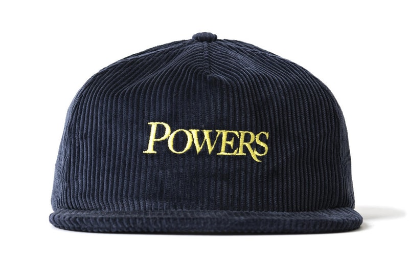 エリック・エルムズのグラフィックセンスが光る POWERS の2018年春夏コレクション W杯やレオナルド・ダ・ヴィンチの“ウィトルウィウス的人体図”などにオマージュを捧げた夏のマストハブが出揃う 〈Supreme（シュプリーム）〉や〈Nike（ナイキ）〉、〈Carhartt（カーハート）〉にもグラフィックを提供するEric Elms（エリック・エルムズ）のストリートレーベル〈POWERS（パワーズ）〉が、2018年春夏コレクションをリリースした。今季はクルーネックのスウェットシャツやS/S ＆ L/S Tシャツ、キャップ、ソックス、ピンなどを展開。各プロダクトには、W杯を彷彿させる国旗の球体を筆頭に「Pirelli（ピレリ）」のロゴ、Leonardo da Vinci（レオナルド・ダ・ヴィンチ）の“ウィトルウィウス的人体図”、人類進化の行進図などにオマージュを捧げるグラフィックがプリントされている。  上のフォトギャラリーからラインアップを確認した後は、夏の準備として〈POWERS〉のオンラインストアから気になるアイテムを購入しておこう。  あわせて、〈Kinfolk（キンフォーク）〉のJey Perie（ジェイ・ペリー）が〈POWERS〉設立時に行ったEric Elmsへのインタビューもプレイバックしてみてはいかがだろうか。