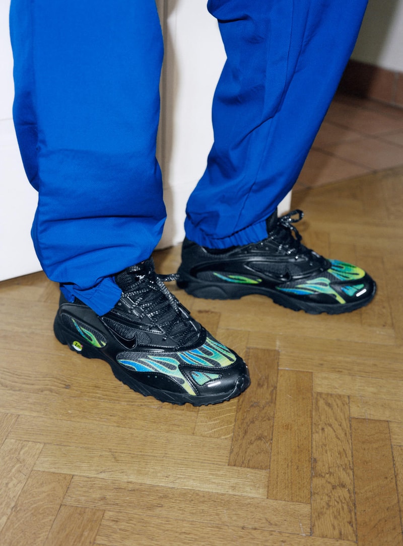 Supreme x Nike Air Streak Spectrum Plus が #WEEK18 にリリース決定 かねてから噂されてきたフレイムパターンを纏う一足が遂に市場へと投下される 〈Supreme（シュプリーム）〉の2018年春夏コレクションも残すところあとわずか。だが、今週末の#WEEK18では遂に、かねてからリリースが噂されてきた〈Nike（ナイキ）〉とのコラボスニーカーが姿を現すようだ。Air Streak Spectrum Plusと題した本作は、フレイムパターンを採用したメッシュアッパーが最大の特徴で、PhylonとZoom Airがソールユニットを構築。また、シュータンには〈Nike〉と〈Supreme〉のパッチを縦に並べて配置したほか、ヒールには世界地図のリフレクトロゴがあしらわれている。  全2色展開となるAir Streak Spectrum Plusは、6月14日（木）に国外リリースを終えたのち、6月16日（土）から〈Supreme〉の国内直営店にて販売。   〈Sup〉のファンは、“CFDA Fashion Awards（CFDA ファッションアワード）”におけるJames Jebbia（ジェームス・ジェビア）の受賞映像もチェックしてみてはいかがだろうか？ HYPEBEAST