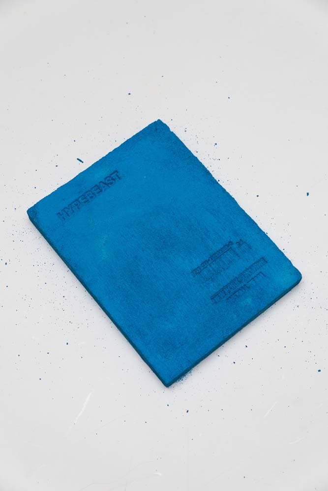 ブルー コンクリートで包み込んだ特別な HYPEBEAST Magazine Issue 21 が50部限定で発売決定 ハイプビースト 雑誌 マガジン