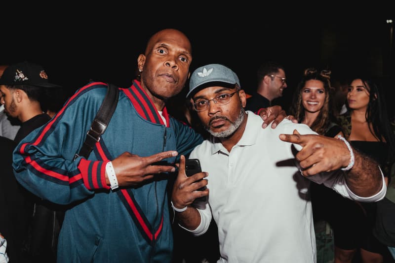 Kanye West がプロデュースした Nas の新アルバム『Nasir』のリスニングパーティーの様子をレポート 名盤入りが確実視される一枚に豪華セレブリティたちが酔いしれ、軍事施設のようなクイーンズの会場は大盛り上がり 説明不要の大物ラッパー Nas（ナズ）は遂に、Kanye West（カニエ・ウェスト）プロデュースの最新アルバム『Nasir』をリリース。そして、この全世界待望のリリースを記念して、Nasの地元であるニューヨーク・クイーンズに架かるクイーンズボロ橋の下でリスニングパーティーが開催された。  会場にはカモフラ柄を纏ったトラックが複数台駐車され、その脇にはテントも張られるなど、まるで戦場の軍事施設のような装いに。そこにはPusha T（プシャ・T）、2 Chainz（2チェインズ）、Chris Rock（クリス・ロック）、Big Boi（ビッグ・ボーイ）、Kim Kardashian（キム・カーダシアン）、LaLa Anthony（ララ・アンソニー）、Casey Neistat（ケイシー・ネイスタット）、Nasの実の弟Jungle（ジャングル）、AZ、Large Professor（ラージ・プロフェッサー）など、豪華セレブリティたちが祝福に駆けつけ、“Not For Radio”から幕を開ける最新アルバムに酔いしれた。その盛り上がり方は想像以上のもので、KanyeやNasもサークル内に埋もれ、Kimは軍用車両の上に登るほど。  『Nasir』はすでに日本でも配信がスタートしているので、試聴がお済みでない方は今すぐダウンロードをしてしまおう。  また、会場内で散見された『Nasir』のマーチコレクションの全貌もお見逃しなく。