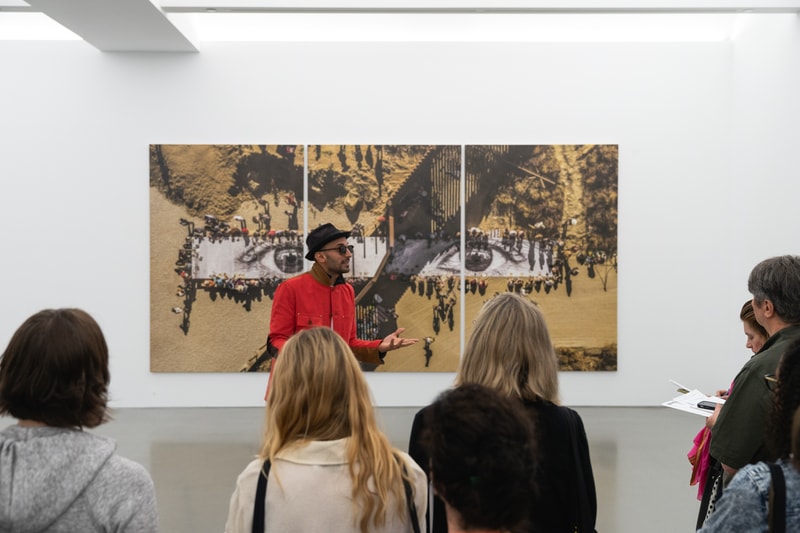 他と一線を画すフランス人芸術家 JR がアートエキシビジョン “Horizontal” を開催 独創的な視点で切り取られたアート作品、そしてアリシア・キーズによるVIPパーティの様子をチェック Banksy バンクシー KAWS カウズ JR ジェイアール Perrotin New York Horizontal Alicia Keys アリシア・キーズ HYPEBEAST ハイプビースト