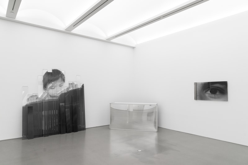 他と一線を画すフランス人芸術家 JR がアートエキシビジョン “Horizontal” を開催 独創的な視点で切り取られたアート作品、そしてアリシア・キーズによるVIPパーティの様子をチェック Banksy バンクシー KAWS カウズ JR ジェイアール Perrotin New York Horizontal Alicia Keys アリシア・キーズ HYPEBEAST ハイプビースト