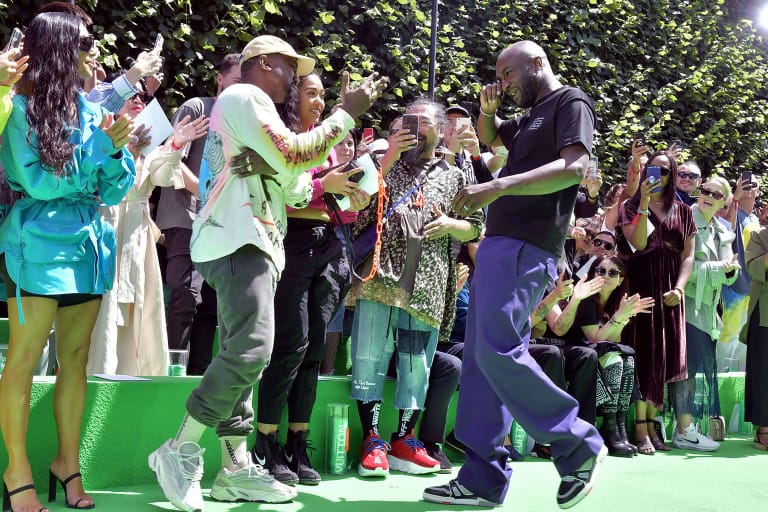 Louis Vuitton 2019年春夏コレクションで見せたヴァージルとカニエの熱い抱擁をチェック