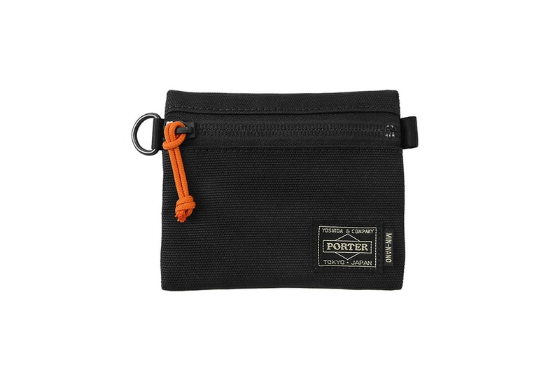 ストリート随一の先見の明を持つセレクトショップ MIN-NANO が PORTER STAND でポップアップを開催 駅構内という地理的要素を汲み取った『MIN-NANO』x『PORTER STAND』のコラボアイテムや限定Tシャツなどが多数登場 一概にセレクトショップと言えど、そのスタイルは三者三様である。だが、渋谷から京王井の頭線で3駅の池ノ上に店舗を構える『MIN-NANO（ミンナノ）』は、次なるヒットブランドを（世界的に見ても）いち早くフックアップするストリートの指標と言っても過言ではない。  そんな感度の高い人たちが絶えず動向を気にかける『MIN-NANO』が、「吉田カバン」の編集による品川駅の『PORTER STAND（ポーター スタンド）』でトランクショーを開催。本企画では『MIN-NANO』のオーナー、中津川吾郎と〈PORTER〉が同プロジェクトのために製作したちょっと変化球なエクスクルーシブバッグ＆雑貨が豊富なバリエーションで登場する。  イベント限定カラーのデイパックは、通常のバックパックの150%にサイズアップしたスペシャル仕様で、夏に映える爽やかなオールブルーと日本の有名な鉄道のカラーをモチーフにしたグレー/グリーンの全2色を用意。また、ドット柄の入ったグレーのリュックコードを使用したナイロンメッシュ素材のナップサックに加え、昔ながらの紙袋をデザインモチーフにしたA4サイズのランチバッグは、iPadや書類、パスポートや身の回り品を持ち運びできるジャストなサイズ感が購買意欲を駆り立てる。  その他にもDカン付きのパウチ、交通系ICカードをモチーフにした配色のPDウォレットもイベント限定カラーで用意され、『MIN-NANO』が製作したBEAR Tee、九州を拠点に活動するアーティスト KYNEとNONCHELEEEによるCat Girl Tee、新鋭ストリートレーベルにもグラフィティを提供するSHINKNOWSUKEとMIN-NANOのコラボTシャツなども販売される模様。会期は6月30日（土）から7月30日（月） までの1ヶ月間となっているので、是非、足を運んでみてはいかがだろうか。なお、ブルーのデイパックとナップサック、SHINKNOWSUKEデザインのTシャツは7月14日（土）リリースなのでご注意を。  MIN-NANO TRUNK SHOW by PORTER STAND  住所：東京都港区高輪3-26-27 JR品川駅 エキュート品川 サウス内 Tel：03-6408-9173 営業時間：8:00 - 22:00（※日祝は8:00 - 21:00）