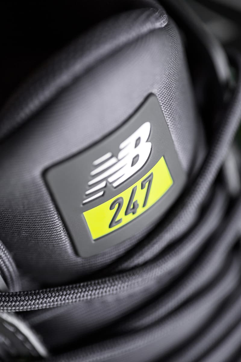 New Balance より機能性とトレンドを兼備した2018年の新モデル 247v2 が登場 〈NB〉伝統の履き心地を一層追求すると同時に、厚みのあるソールが今の気分にハマる 様々な独自クッショニングシステムが開発される今、スニーカーゲームでは“履き心地”が支持される上で欠かせないエッセンスとなっている。その履き心地において、他を圧倒するのが〈New Balance（ニュー バランス）〉だ。  ボストンに本社を置く同スポーツシューズメーカーには数字をモデル名に掲げたフラッグシップモデルが数多く存在する。その中でも24時間、7日間、人々の足元を快適にサポートするシューズとして〈NB〉の伝統的なクラフトマンシップとクオリティーを現代のテクノロジーとデザインと結び付けて誕生した247より、2018年の新モデル、247v2が登場。本作は洗練されたデザインを踏襲しつつ、ボリューム感のあるREVLITEミッドソールを採用することで、昨今のトレンドのひとつである厚みを追加。また、ワンピース構造のアッパーは左右非対称のバンプ構造でスムーズな足入れを実現したほか、足首周りを快適にサポートするライニング、フィット性に優れたブーティ構造がストレスなく足元をサポートしてくれる。  進化を遂げた247v2は11,000円（税抜）で、6月30日（土）より全国の〈New Balance〉取扱店舗にて発売。また、発売日同日の0時にから渋谷に24時間限定で登場する“247 POP-UP STORE”では、247v2のキーモデル“TRITIUM PACK”の販売に加えて、Disclosure（ディスクロージャー）やSam Smith（サム・スミス）の映像などを手がけるロンドンのアーティスト、Kate Moross（ケイト・モーロス）を招聘し、来場者参加型アートコンテンツも用意しているとのことだ。夏のワードローブに色を添える一足をいち早く手に入れるために、是非足を運んでみてはいかがだろうか。