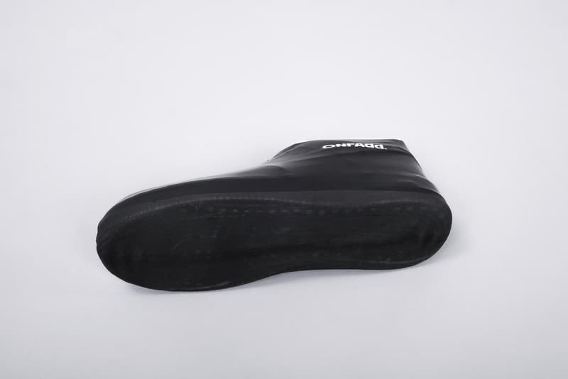 雨や泥からスニーカーを保護するマストハブのレインフットウェア Rain Socks 長年の悩みを解消し、大切な靴を雨から守る買い溜め必至のスニーカー用オーバーシューズ