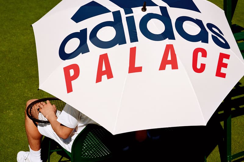 Palace が adidas とのテニスコレクションの全貌を紐解くルックブックを公開 「ウィンブルドン選手権」の開催を祝す上品なオールホワイトのテニスアイテムが多数登場 ストリートブランドながら街中にアドバタイズするという斬新な手法で話題作りをしてきた〈Palace（パレス）〉が、鉄道駅のプラットホームに〈adidas（アディダス）〉との新たなコラボレーションを予告する広告を掲載。その駅とは、テニスの四大大会のひとつ「ウィンブルドン選手権」の会場の最寄りであるウィンブルドン駅で、ティーザーを見る限り、両者はテニスに関連したコレクションを発表するのではないかと推測されていた。  その広告の存在が明らかになってから間も無く、ロンドンを拠点とするインディペンデントスケートレーベルは、コレクションの全貌を紐解くルックブックを公開。Blondey McCoy（ブロンディ・マッコイ）とLucien Clarke（ルシアン・クラーク）がモデルとして登場するフォトセットには、かぶりのジップアップポロや、ショーツ、ヘッドバンド、トラックスーツ、キャップ、バケットハットといった各種アパレルに加え、両者のブランドロゴを配した傘やテニスボールなども写り込んでいる。また、全てのプロダクトを白で統一しているのは、同大会が選手に課しているオールホワイトのドレスコートにインスパイアされているからであろう。  〈Palace〉x〈adidas〉のウィンブルドンコレクションは、7月3日（土）11時より〈Palace〉の日本語版オンラインストアにて発売開始。ドロップに先駆けて、本コレクションの世界観を投影した下のムービーを楽しんでみてはいかがだろうか。  ちなみに、「ウィンブルドン」の優勝候補の一人、Roger Federer（ロジャー・フェデラー）〉には〈Nike（ナイキ）〉からの移籍の噂があるが、果たして……。