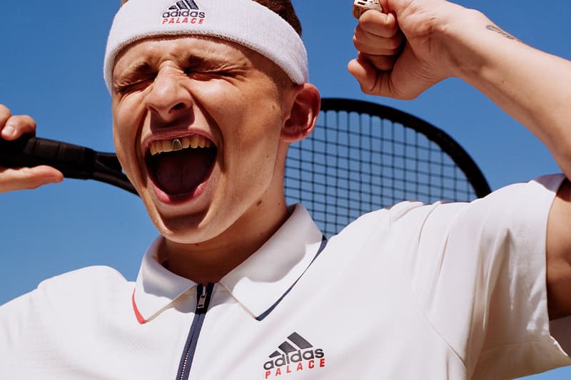 Palace が adidas とのテニスコレクションの全貌を紐解くルックブックを公開 「ウィンブルドン選手権」の開催を祝す上品なオールホワイトのテニスアイテムが多数登場 ストリートブランドながら街中にアドバタイズするという斬新な手法で話題作りをしてきた〈Palace（パレス）〉が、鉄道駅のプラットホームに〈adidas（アディダス）〉との新たなコラボレーションを予告する広告を掲載。その駅とは、テニスの四大大会のひとつ「ウィンブルドン選手権」の会場の最寄りであるウィンブルドン駅で、ティーザーを見る限り、両者はテニスに関連したコレクションを発表するのではないかと推測されていた。  その広告の存在が明らかになってから間も無く、ロンドンを拠点とするインディペンデントスケートレーベルは、コレクションの全貌を紐解くルックブックを公開。Blondey McCoy（ブロンディ・マッコイ）とLucien Clarke（ルシアン・クラーク）がモデルとして登場するフォトセットには、かぶりのジップアップポロや、ショーツ、ヘッドバンド、トラックスーツ、キャップ、バケットハットといった各種アパレルに加え、両者のブランドロゴを配した傘やテニスボールなども写り込んでいる。また、全てのプロダクトを白で統一しているのは、同大会が選手に課しているオールホワイトのドレスコートにインスパイアされているからであろう。  〈Palace〉x〈adidas〉のウィンブルドンコレクションは、7月3日（土）11時より〈Palace〉の日本語版オンラインストアにて発売開始。ドロップに先駆けて、本コレクションの世界観を投影した下のムービーを楽しんでみてはいかがだろうか。  ちなみに、「ウィンブルドン」の優勝候補の一人、Roger Federer（ロジャー・フェデラー）〉には〈Nike（ナイキ）〉からの移籍の噂があるが、果たして……。