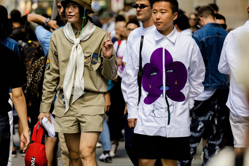 Streetsnaps：Paris Fashion Week Men’s Spring/Summer 2019 今季の主役であるヴァージル・アブローを祝福すべく、至るところで〈Louis Vuitton〉や〈Off-White™️〉を纏う業界人の姿を確認 ミラノからのバトンを受けた花の都・パリは今、ファッションウィーク一色に染まっている。トレンドの震源地として半年に一度、世界各国から洋服やカルチャーに精通した業界人たちが集結するこの一週間は、街の雰囲気も華やかなものへと一変するのだ。  コレクション会場からコレクション会場へ、そして展示会が行われているショールームから再びコレクション会場へと人々が忙しなく移動を続けるオフランウェイには、〈Gucci（グッチ）〉、〈Balenciaga（バレンシアガ）〉、〈Raf Simons（ラフ・シモンズ）〉など、ストリート常連の顔ぶれが揃う。また、今季「LVMH Prize」の大賞に輝いた井野将之が手がける〈doublet（ダブレット）〉のデッドストックパッケージTシャツに加えて、1990年代中期から2000年代初頭にかけてストリートシーンに名を轟かせてきたクロージングブランド〈Echo（エコー）〉のトラックジャケットを羽織る人の姿も。  だが、今季のパリの主役は紛れもなく、Virgil Abloh（ヴァージル・アブロー）である。ストリートには〈Louis Vuitton（ルイ ヴィトン）〉や〈Off-White™️（オフホワイト）〉を身につけ、彼の新たな門出を祝う者たちを至るところで確認した。  パリより到着したストリートスナップを上のフォトギャラリーから確認したあとは、スナップのミラノ編もあわせてチェックしておくべし。