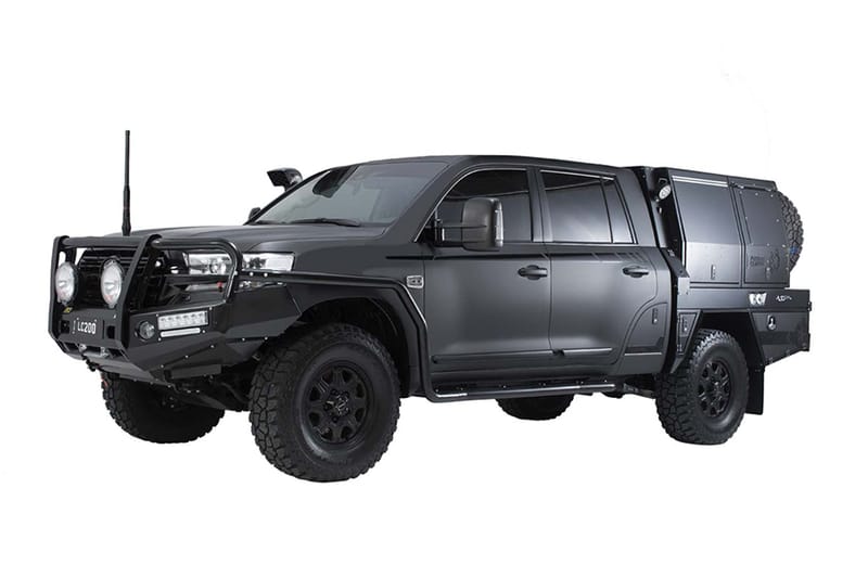 南半球屈指のカスタムビルダーが製造した軍用車顔負けの究極オフローダー LC200