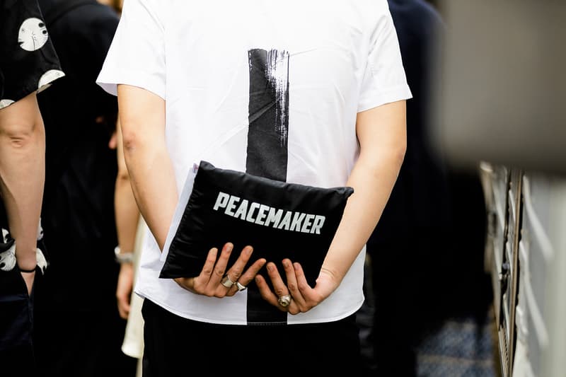 Streetsnaps:Pitti Uomo 94 Spring/Summer 2019 古典的なスーチングスタイルが激減し、ストリートやスポーツなどトレンド要素を加味したフィレンツェヘッズたちが出現 Pitti Uomo 第94回ピッティ・ウォモ HYPEBEAST スナップ隊 Ermenegildo Zegna エルメネジルド・ゼニア Boglioli ボリオリ Palm Angeles パーム・エンジェルス Heron Preston ヘロン プレストン Balenciaga バレンシアガ Supreme シュプリーム Rawlings ローリングス キャッチャーマスク adidas Originals by Alexander Wang アディダス オリジナルス バイ アレキサンダー・ワン バスケットボール ハイプビースト