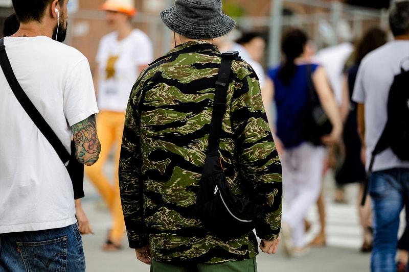 Streetsnaps：Pitti Uomo 94 Spring/Summer 2019 古典的なスーチングスタイルが激減し、ストリートやスポーツなどトレンド要素を加味したフィレンツェヘッズたちが出現 Pitti Uomo 第94回ピッティ・ウォモ HYPEBEAST スナップ隊 Ermenegildo Zegna エルメネジルド・ゼニア Boglioli ボリオリ Palm Angeles パーム・エンジェルス Heron Preston ヘロン プレストン Balenciaga バレンシアガ Supreme シュプリーム Rawlings ローリングス キャッチャーマスク adidas Originals by Alexander Wang アディダス オリジナルス バイ アレキサンダー・ワン バスケットボール ハイプビースト