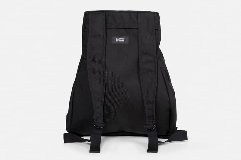 Raf Simons x Eastpak 2018年秋冬コレクションのオフィシャル画像が到着 ベルギーが産んだ天才デザイナーが王道のシルエットを服飾的に解釈 〈Raf Simons（ラフ シモンズ）〉の2018年秋冬コレクションは、若者の薬物中毒を実話ベースのストーリーで展開する1981年公開の独映画『クリスチーネ・F ~麻薬と売春の日々~』を題材にしたものだった。ベルギーが産んだ天才は、本コレクションを通してドラッグ中毒へ対する警告のメッセージを発信するべく、一部のアパレルにあえて“LSD”や“XTC”といった過激な英字を施している。  その一方で、シーズンの目玉とも言える〈Eastpak（イーストパック）〉とのコラボコレクションを単体で切り取ると、中世のオートクチュールとアーバンサブカルチャーを着想元に、素材は60年代のトレンチコート生地を再現。新たなダブルネームの内、RS Classicは通常のバックパックシルエットにプリーツを加え、フロントにはフラップを斜めにポケットを配置。また、RS Femaleはマントのようなフラップからモードな印象が漂い、RS Organized Slingは縛ったベルトとフラップのボタン、そして側部にある小さな2連ポケットにより、クラシカルなフォルムが現代的かつモードに昇華されている。  〈Raf Simons〉x〈Eastpak〉の2018年秋冬コレクションは、8月1日（水）より随時取扱店舗にデリバリーされる予定。あわせて、ストリートとプリントもの一辺倒の現代シーンに待ったをかけた〈Raf Simons〉の最新ランウェイもチェックしてみてはいかがだろうか。