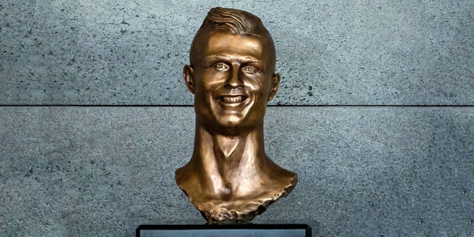 ニヤケ顔が不気味と騒がれたクリスティアーノ ロナウド像が大幅な改良を遂げてカムバック Hypebeast Jp ニヤケ顔が不気味と騒がれたクリスティアーノ ロナウド像が大幅な改良を遂げてカムバック Hypebeast Jp