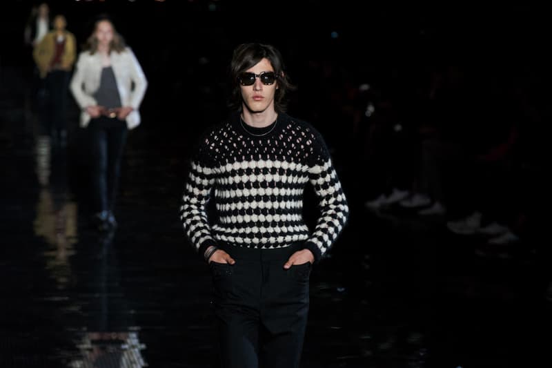 ウエスタンスタイルに想いを馳せた Saint Laurent 2019年春夏メンズコレクション Travis Scottやケイト・モスといった豪華セレブらが参列したアンソニー・ヴァカレロ初のニューヨークショーをチェック フランス アメリカ ハドソン川 Liberty State Park リバティ州立公園 Anthony Vaccarello アンソニー・ヴァカレロ Saint Laurent サンローラン Travis Scott トラヴィス・スコット Kate Moss ケイト・モス 21 Savage 21サヴェージ Keith Stanfield キース・スタンフィールド オピウムフレグランス Hedi Slimane エディ・スリマン ロッカー カウボーイスタイル HYPEBEAST ハイプビースト