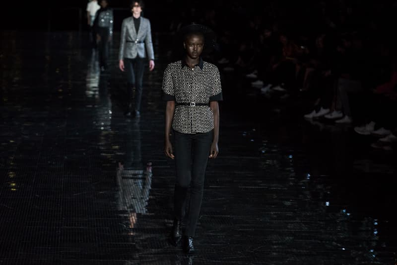 ウエスタンスタイルに想いを馳せた Saint Laurent 2019年春夏メンズコレクション Travis Scottやケイト・モスといった豪華セレブらが参列したアンソニー・ヴァカレロ初のニューヨークショーをチェック フランス アメリカ ハドソン川 Liberty State Park リバティ州立公園 Anthony Vaccarello アンソニー・ヴァカレロ Saint Laurent サンローラン Travis Scott トラヴィス・スコット Kate Moss ケイト・モス 21 Savage 21サヴェージ Keith Stanfield キース・スタンフィールド オピウムフレグランス Hedi Slimane エディ・スリマン ロッカー カウボーイスタイル HYPEBEAST ハイプビースト