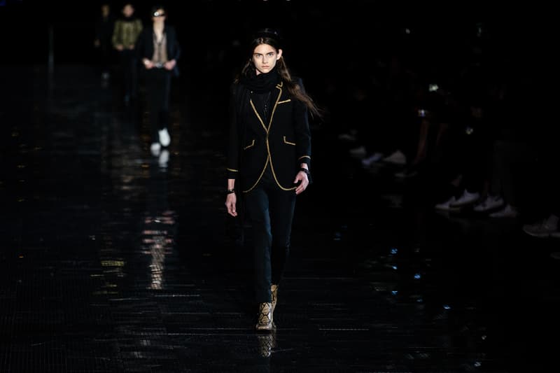 ウエスタンスタイルに想いを馳せた Saint Laurent 2019年春夏メンズコレクション Travis Scottやケイト・モスといった豪華セレブらが参列したアンソニー・ヴァカレロ初のニューヨークショーをチェック フランス アメリカ ハドソン川 Liberty State Park リバティ州立公園 Anthony Vaccarello アンソニー・ヴァカレロ Saint Laurent サンローラン Travis Scott トラヴィス・スコット Kate Moss ケイト・モス 21 Savage 21サヴェージ Keith Stanfield キース・スタンフィールド オピウムフレグランス Hedi Slimane エディ・スリマン ロッカー カウボーイスタイル HYPEBEAST ハイプビースト