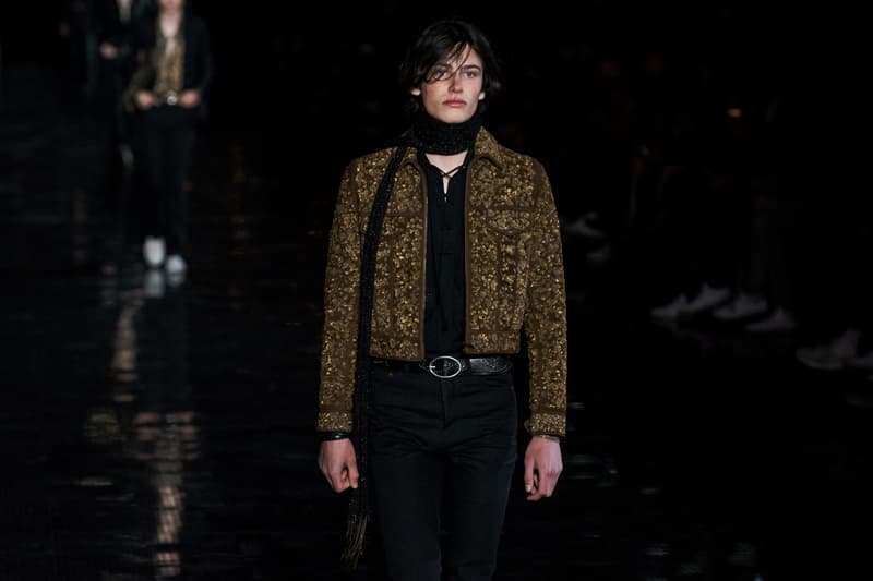 ウエスタンスタイルに想いを馳せた Saint Laurent 2019年春夏メンズコレクション Travis Scottやケイト・モスといった豪華セレブらが参列したアンソニー・ヴァカレロ初のニューヨークショーをチェック フランス アメリカ ハドソン川 Liberty State Park リバティ州立公園 Anthony Vaccarello アンソニー・ヴァカレロ Saint Laurent サンローラン Travis Scott トラヴィス・スコット Kate Moss ケイト・モス 21 Savage 21サヴェージ Keith Stanfield キース・スタンフィールド オピウムフレグランス Hedi Slimane エディ・スリマン ロッカー カウボーイスタイル HYPEBEAST ハイプビースト