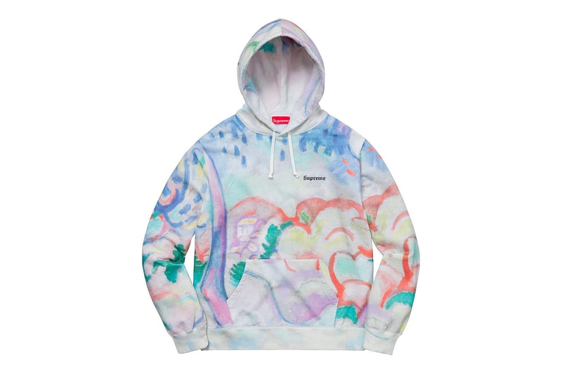 Supreme 2018年春夏コレクション #WEEK16 の完売スピードランキング 鉄板の〈Playboy〉コラボはもちろん、今週はインラインも頭を悩ませる充実のラインアップに とある理由により、2018年春夏コレクション内の“Alphabet”シリーズは販売中止となり、ファンからは悲しみの声が相次ぐも、〈Supreme（シュプリーム）〉は今週末に#WEEK16のアイテム群をリリースする。コラボレーションとしては、〈Champion（チャンピオン）〉などと同じく“鉄板”となった〈Playboy（プレイボーイ）〉とのフットボールシャツ。そして、インラインからはカモフラ柄を含むポケットTシャツやマーブル柄のランドスケープフーディなどが登場する。  米国＆欧州におけるオンラインの完売スピードランキングを見てみると、〈Playboy〉のサッカーシャツはライトブルーが人気上位で、ランドスケープフーディも早い段階でソールドアウトに。その他ではツートンのアノラックも各カラーともに購入を試みるヘッズが多かったようだ。そうなってくると、Martin Luther King（マーティン・ルーサー・キング）系のアパレルや「Tivoli Audio（チボリ オーディオ）」のスピーカーなどは狙い目なのかもしれない。  6月2日（土）のリリースに備えて、以下のInstagramを参考にカートインプランを組み立ててみてはいかがだろうか。  ちなみに、昨年10月にオープンした『Supreme Brooklyn』の店内を隅々まで撮影したフォトセットはチェックした？ HYPEBEAST