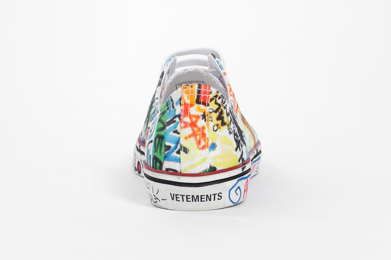 Vetements よりファンキーな落書きを纏った新作フットウェアが登場 〈Converse〉のChuck Taylor ’70らしきホワイトとブラック2型のオマージュスニーカーがラインアップ オマージュ Demna Gvasalia デムナ・ヴァザリア Converse コンバース Chuck Taylor ’70 Vetements ヴェトモン Antonioli 6,282香港ドル 約88,000円 HYPEBEAST ハイプビースト