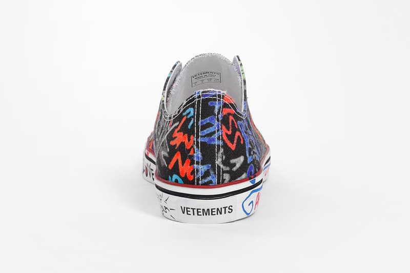 Vetements よりファンキーな落書きを纏った新作フットウェアが登場 〈Converse〉のChuck Taylor ’70らしきホワイトとブラック2型のオマージュスニーカーがラインアップ オマージュ Demna Gvasalia デムナ・ヴァザリア Converse コンバース Chuck Taylor ’70 Vetements ヴェトモン Antonioli 6,282香港ドル 約88,000円 HYPEBEAST ハイプビースト