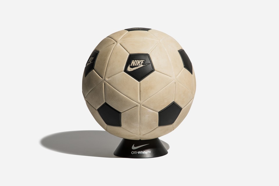 オフホワイトxナイキによるコラボサッカーボール“Magia”にクローズ 