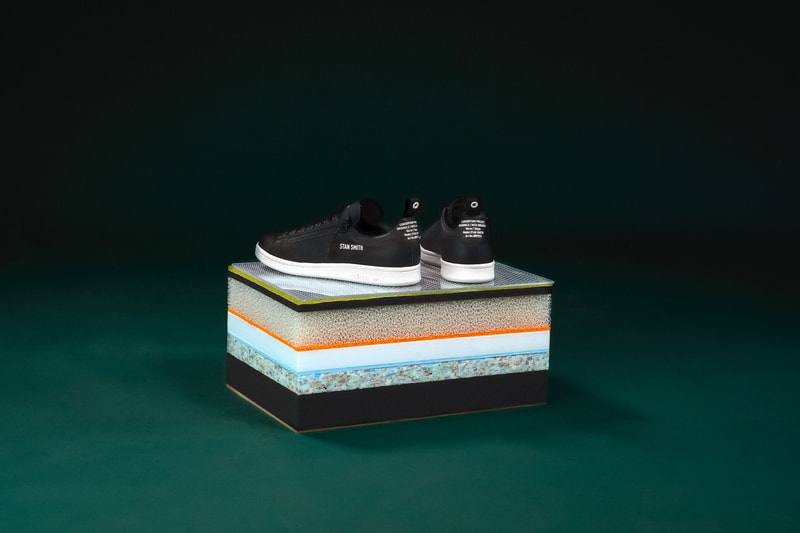 adidas Consortium x mita sneakers が普遍性と進化を表現するコラボスニーカー2型をリリース Stan SmithとNMD TS1 PKに時代を的確に捉える国井栄之のデザインが落とし込まれる 日本を代表するスニーカーアカウント『mita sneakers（ミタスニーカーズ）』と〈adidas（アディダス）〉の最上級プロダクトを展開する〈adidas Consortium〉が再び手を組み、スリーストライプスのブランドの新旧2モデルを採用したコラボパッケージをリリースする。  普遍性を表現するStan Smithは、あえてシンプルなシルエットを際立たせるモノトーンカラーを採用し、シュータンの“CONSORTIUM ADIAS ORIGINALS MITA SNEAKERS Herzo / Tokyo STAN SMITH”や、トゥを飾る〈adidas〉本社と『mita sneakers』のロケーションコードなど、気の利いたプリントが特徴。一方、進化を表現するニューモデル NMD TS1 PKは、プライムニットアッパーの上に『mita』のアイコンであるCHAIN LINK FENCE（金網）をラバープリントで施すことで、全体のホールド性と伸縮性を適度にコントロールする機能デザインに昇華。また、マグネット付きドローコードを搭載したシュータンとヒールタブにも両者のロケーションコードが刻まれているほか、サイドパネルおよびソールユニットでは、ヘルツォーゲンアウラハと東京のアイコンカラーであるブルーとグリーンをクロス オーバーさせることで強い絆の象徴であるConsortiumアイコンを表現している。  スニーカーシーンの限界を押し上げる〈adidas Consortium〉と国井栄之のビジョンが融合したStan SmithとNMD TS1 PKは、前者が18,000円、後者が24,000円（どちらも税抜）で、7月7日（土）より発売開始。  ちなみに、〈adidas〉と言えばYEEZY 500 “Utility Black”に関する有力情報も浮上しているが、果たして……。