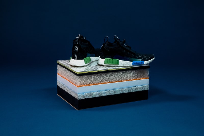 adidas Consortium x mita sneakers が普遍性と進化を表現するコラボスニーカー2型をリリース Stan SmithとNMD TS1 PKに時代を的確に捉える国井栄之のデザインが落とし込まれる 日本を代表するスニーカーアカウント『mita sneakers（ミタスニーカーズ）』と〈adidas（アディダス）〉の最上級プロダクトを展開する〈adidas Consortium〉が再び手を組み、スリーストライプスのブランドの新旧2モデルを採用したコラボパッケージをリリースする。  普遍性を表現するStan Smithは、あえてシンプルなシルエットを際立たせるモノトーンカラーを採用し、シュータンの“CONSORTIUM ADIAS ORIGINALS MITA SNEAKERS Herzo / Tokyo STAN SMITH”や、トゥを飾る〈adidas〉本社と『mita sneakers』のロケーションコードなど、気の利いたプリントが特徴。一方、進化を表現するニューモデル NMD TS1 PKは、プライムニットアッパーの上に『mita』のアイコンであるCHAIN LINK FENCE（金網）をラバープリントで施すことで、全体のホールド性と伸縮性を適度にコントロールする機能デザインに昇華。また、マグネット付きドローコードを搭載したシュータンとヒールタブにも両者のロケーションコードが刻まれているほか、サイドパネルおよびソールユニットでは、ヘルツォーゲンアウラハと東京のアイコンカラーであるブルーとグリーンをクロス オーバーさせることで強い絆の象徴であるConsortiumアイコンを表現している。  スニーカーシーンの限界を押し上げる〈adidas Consortium〉と国井栄之のビジョンが融合したStan SmithとNMD TS1 PKは、前者が18,000円、後者が24,000円（どちらも税抜）で、7月7日（土）より発売開始。  ちなみに、〈adidas〉と言えばYEEZY 500 “Utility Black”に関する有力情報も浮上しているが、果たして……。