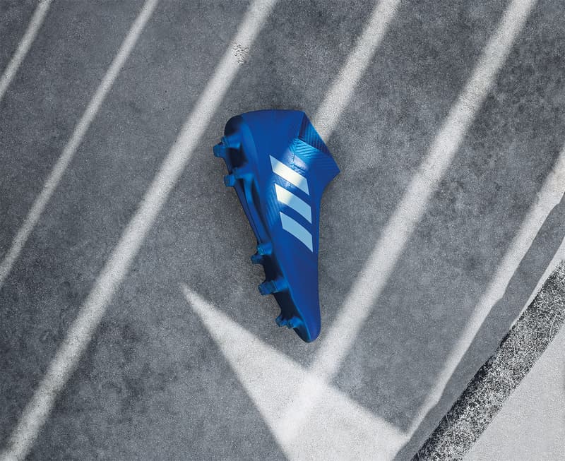 adidas よりチームの個性を引き出す最新モデル “TEAM MODE PACK” がゲリラリリース 〈adidas〉が勝利を導くためにピッチを躍動するフットボーラーたちに贈るフランチャイズモデル4型から待望の新色が登場 〈Gosha Rubchinskiy(ゴーシャ ラブチンスキー)〉や『KITH(キス)』などとのチームアップも記憶に新しい、フットボールカルチャーをストリートに飛び火させてきた〈adidas(アディダス)〉から、チームの個性を引き出し勝利に導く最新パッケージ“TEAM MODE”が登場する。 ソーラーイエローにコアブラックのアクセントが映えるX 18は、軽量性と薄さを追求した極薄ウーブン素材のスケルタルウィーブアッパーと、鷹の爪を模ったローカット仕様の履き口、通称“クローカラー”が爆発的なスピードをサポート。また、試合を決めるプレーヤーたちにプッシュしたいNEMEZIZ 18は、足全体を包みこむ高伸縮繊維のアジリティーバンデージを特徴とするレースレスシステムが足とシューズの一体感を高め、俊敏な動きと優れたボールコントロール性の双方を提供してくれる。一方、PREDATOR 18は伝統のコアブラック/ランニングホワイト/レッドの配色が待望の復活。コントロールスキンアッパーが場面に応じたあらゆるボールコントロール精度に貢献してくれるので、Paul Pogba(ポール・ポグバ)やMesut Özil(メスト・エジル)のように瞬時のボールコントロールが要求され、ピッチを支配するタイプの選手にはこのモデルが最適であろう。そして最後に、〈adidas〉伝統の一足であるCOPA 18は、シンセティックが主流な現代で今なプレミアムカンガルーレザーアッパーを採用しているため、サッカー玄人たちに履いて欲しい一足に仕上がっている。 そして、〈adidas〉は“TEAM MODE PACK”のリリースに伴い、自分のプレースタイルに最適なモデルを瞬時に発見できる『PLAY MODE CHECKER』を展開。8月2日(木)より稼働する本ページでは、既出のフランチャイズモデル全4型から、 自分の求めるプレースタイルにぴったりな一足を判別してくれるという。 なお、“TEAM MODE PACK”の一部モデルは、すでに『アディダス オンラインショップ』ならびに『サッカーショップKAMO 原宿店』にて先行販売がスタートしているので、気になる方はお早めに。 あわせて、世界を魅了するフットボールに敬意を表す『HYPEBEAST』の仮想フットボールチームをテーマにした特別エディトリアル企画“#HYPEFC”もお見逃しなく。