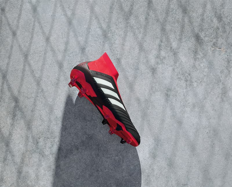 adidas よりチームの個性を引き出す最新モデル “TEAM MODE PACK” がゲリラリリース 〈adidas〉が勝利を導くためにピッチを躍動するフットボーラーたちに贈るフランチャイズモデル4型から待望の新色が登場 〈Gosha Rubchinskiy(ゴーシャ ラブチンスキー)〉や『KITH(キス)』などとのチームアップも記憶に新しい、フットボールカルチャーをストリートに飛び火させてきた〈adidas(アディダス)〉から、チームの個性を引き出し勝利に導く最新パッケージ“TEAM MODE”が登場する。 ソーラーイエローにコアブラックのアクセントが映えるX 18は、軽量性と薄さを追求した極薄ウーブン素材のスケルタルウィーブアッパーと、鷹の爪を模ったローカット仕様の履き口、通称“クローカラー”が爆発的なスピードをサポート。また、試合を決めるプレーヤーたちにプッシュしたいNEMEZIZ 18は、足全体を包みこむ高伸縮繊維のアジリティーバンデージを特徴とするレースレスシステムが足とシューズの一体感を高め、俊敏な動きと優れたボールコントロール性の双方を提供してくれる。一方、PREDATOR 18は伝統のコアブラック/ランニングホワイト/レッドの配色が待望の復活。コントロールスキンアッパーが場面に応じたあらゆるボールコントロール精度に貢献してくれるので、Paul Pogba(ポール・ポグバ)やMesut Özil(メスト・エジル)のように瞬時のボールコントロールが要求され、ピッチを支配するタイプの選手にはこのモデルが最適であろう。そして最後に、〈adidas〉伝統の一足であるCOPA 18は、シンセティックが主流な現代で今なプレミアムカンガルーレザーアッパーを採用しているため、サッカー玄人たちに履いて欲しい一足に仕上がっている。 そして、〈adidas〉は“TEAM MODE PACK”のリリースに伴い、自分のプレースタイルに最適なモデルを瞬時に発見できる『PLAY MODE CHECKER』を展開。8月2日(木)より稼働する本ページでは、既出のフランチャイズモデル全4型から、 自分の求めるプレースタイルにぴったりな一足を判別してくれるという。 なお、“TEAM MODE PACK”の一部モデルは、すでに『アディダス オンラインショップ』ならびに『サッカーショップKAMO 原宿店』にて先行販売がスタートしているので、気になる方はお早めに。 あわせて、世界を魅了するフットボールに敬意を表す『HYPEBEAST』の仮想フットボールチームをテーマにした特別エディトリアル企画“#HYPEFC”もお見逃しなく。
