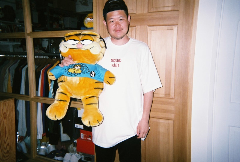 国内外のキーパーソンと落ち合ったRare Pantherの主宰パウロ・ケイルの東京滞在記 東京ストリートにおける足を運ぶべきホットスポットでVERDY、Poggy、クリスティーナ・パイクらと落ち合う ロサンゼルスを拠点に、アートとファッションを融合させたカルチャー色の強いアイテムで根強い人気を誇る〈Rare Panther（レア パンサー）〉。その共同創設者の一人、Paulo Calle（パウロ・ケイル）が東京にストップするということで、我々は彼に使い捨てカメラを託し、その様子を記録してもらった。  Pauloはクリエイティビティは今、〈Rare Panther〉という枠組みを越えて脚光を浴びている。最近のトピックを掻い摘むと、親交の深いVERDY（ヴェルディ）のプロジェクトにおいて、〈UNDERCOVER（アンダーカバー）〉や『UNDEFEATED（アンディフィーテッド）』、『UNION（ユニオン）』のビジュアル制作にディレクターとして携わっていたことも記憶に新しい。  さて、話を戻そう。現像したフォトセットには、『HYPEBEAST』の読者に馴染みのあるキーパーソンたちが大勢収められていた。VERDYはもちろんのこと、『UNITED ARROWS & SONS』の小木“Poggy”基史、THE OTOGIBANASHI'SのBIM（ビム）、〈HUMAN MADE®️（ヒューマン メイド）〉のDan Doyle（ダン・ドイル）、そして『HYPEBEAST Magazine Issue 21』のカバーデザインを手がけたPauloの盟友、Reginald Sylvester II（レジナルド・シルヴェスター Ⅱ）の姿が。また、〈Off-White™️（オフホワイト）〉や〈Y-3（ワイスリー）〉のキャンペーンなどでもお馴染みのChristina Paik（クリスティーナ・パイク）をはじめ、LA在住の気鋭写真家・飯田麻人、女性を撮影させたら右に出る者はいない米原康正など、著名フォトグラファーたちにもWhat's upした様子を確認することができる。  〈Rare Panther〉が『TRUNK（HOTEL）』で主催した“Sounds Rare”や、VERDYと〈UNDERCOVER〉のポップアップ、そして各国のストリートの重鎮が訪れるNIGO®️のスタジオなど、Pauloの生きるコミュニティと彼らの素顔が垣間見える最新の“Back to Film”は、上のフォトギャラリーからどうぞ。